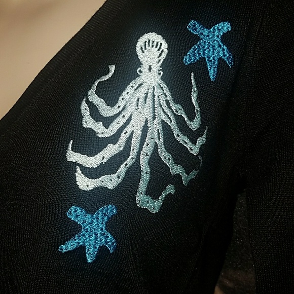 Too Fast Blue Seahorses Kiss in Heart Shape on Back of Sweater Kracken on Front - Picture 4 of 8